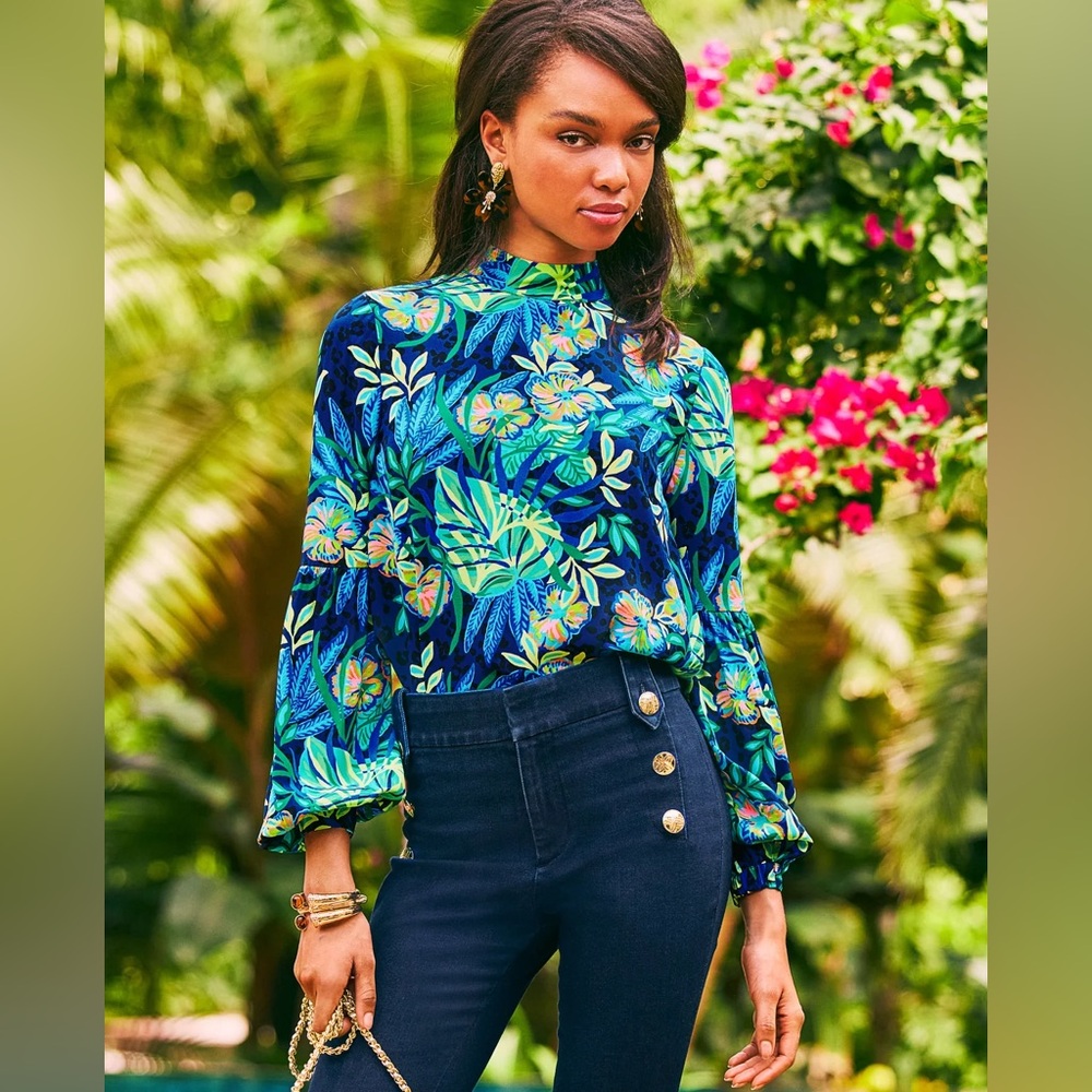 NWT Lilly Pulitzer
Witaker Printed Silk Mock Neck Long Sleeve Tie-Back Top - Picture 2 of 8